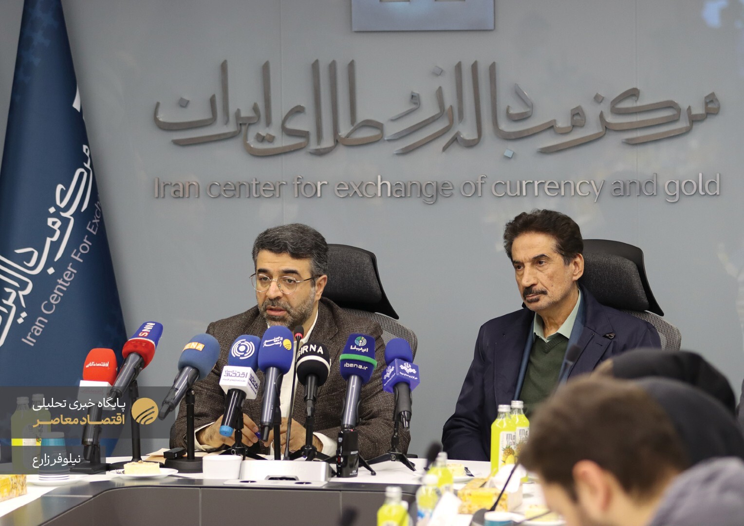 نشست خبری مشترک صنعت پتروشیمی و مرکز مبادله ایران با موضوعیت جزئیات عملکرد و نحوه تعمیق بازار ارز تجاری برگزار شد.