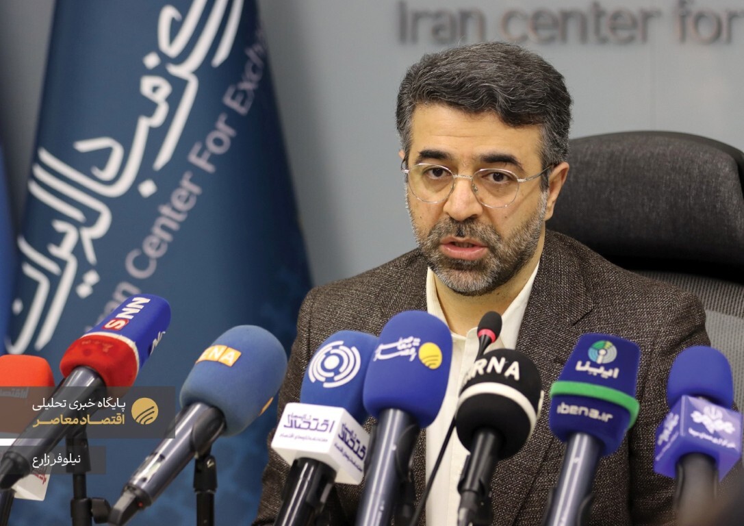 نشست خبری مشترک صنعت پتروشیمی و مرکز مبادله ایران با موضوعیت جزئیات عملکرد و نحوه تعمیق بازار ارز تجاری برگزار شد.