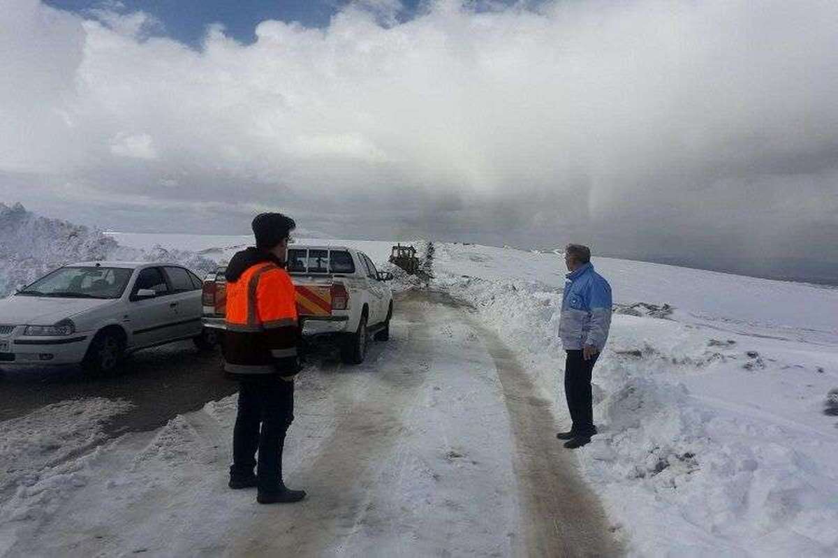 برف و باران جاده‌های ۱۷ استان کشور را درگیر کرد