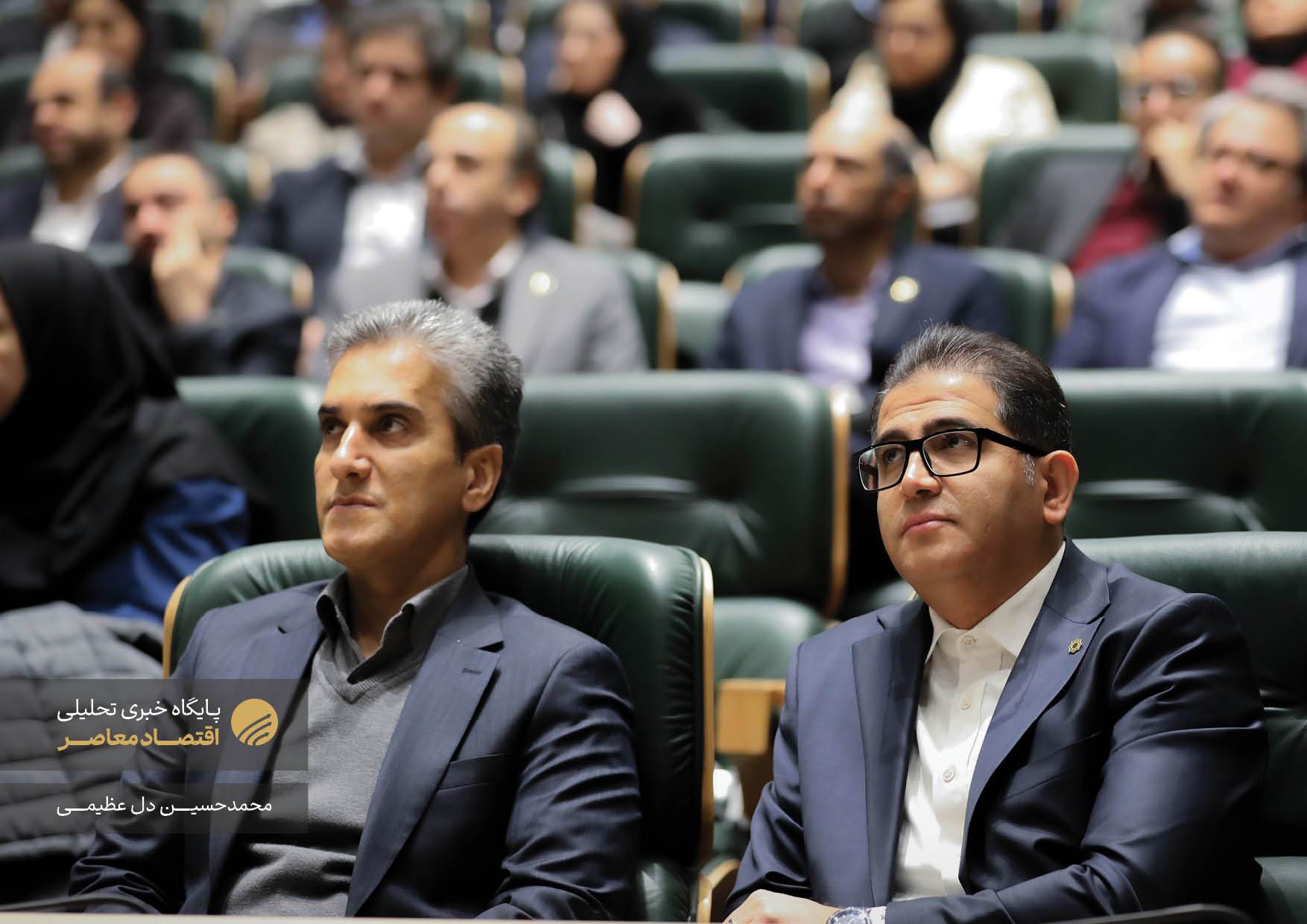 نخستین همایش ملی صنعت لیزینگ و تامین مالی امروز (۲۷ بهمن) با حضور محمدرضا فرزین، رئیس کل بانک مرکزی، کوروش پرویزیان، رئیس پژوهشکده پولی بانکی و جمعی از فعالان این حوزه در سالن همایش‌های بانک مرکزی برگزار شد. این همایش با هدف بررسی چالش‌ها و فرصت‌های صنعت لیزینگ و نقش آن در تامین مالی کشور برگزار گردید.
