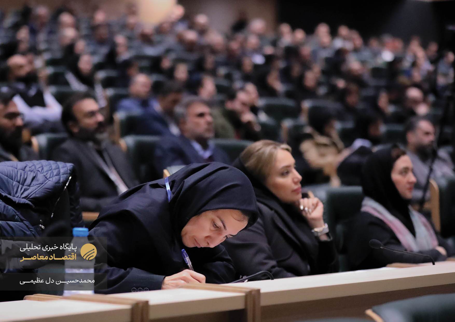 نخستین همایش ملی صنعت لیزینگ و تامین مالی امروز (۲۷ بهمن) با حضور محمدرضا فرزین، رئیس کل بانک مرکزی، کوروش پرویزیان، رئیس پژوهشکده پولی بانکی و جمعی از فعالان این حوزه در سالن همایش‌های بانک مرکزی برگزار شد. این همایش با هدف بررسی چالش‌ها و فرصت‌های صنعت لیزینگ و نقش آن در تامین مالی کشور برگزار گردید.
