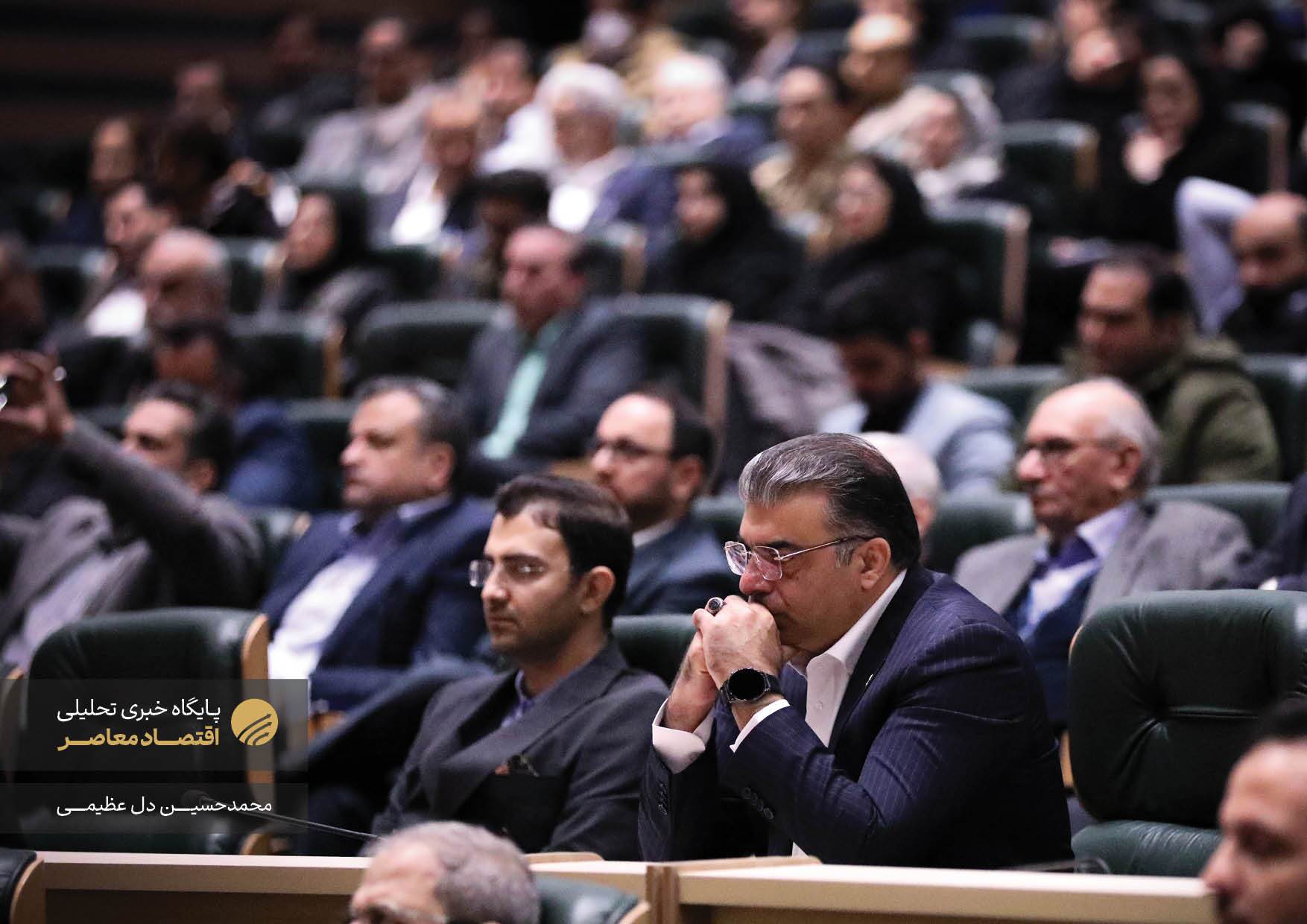 نخستین همایش ملی صنعت لیزینگ و تامین مالی امروز (۲۷ بهمن) با حضور محمدرضا فرزین، رئیس کل بانک مرکزی، کوروش پرویزیان، رئیس پژوهشکده پولی بانکی و جمعی از فعالان این حوزه در سالن همایش‌های بانک مرکزی برگزار شد. این همایش با هدف بررسی چالش‌ها و فرصت‌های صنعت لیزینگ و نقش آن در تامین مالی کشور برگزار گردید.
