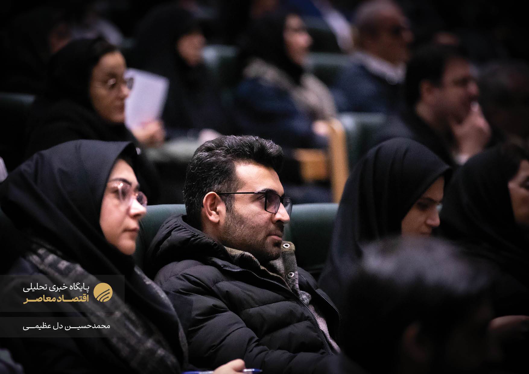 نخستین همایش ملی صنعت لیزینگ و تامین مالی امروز (۲۷ بهمن) با حضور محمدرضا فرزین، رئیس کل بانک مرکزی، کوروش پرویزیان، رئیس پژوهشکده پولی بانکی و جمعی از فعالان این حوزه در سالن همایش‌های بانک مرکزی برگزار شد. این همایش با هدف بررسی چالش‌ها و فرصت‌های صنعت لیزینگ و نقش آن در تامین مالی کشور برگزار گردید.
