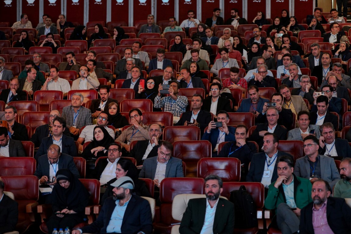 سومین کنفرانس انرژی در محل مرکز همایش های برج میلاد با حضور وزیر نیرو، معاونین وزارت نفت، شهردار تهران و برخی نمایندگان مجلس و مسئولین کشوری برگزار شد.