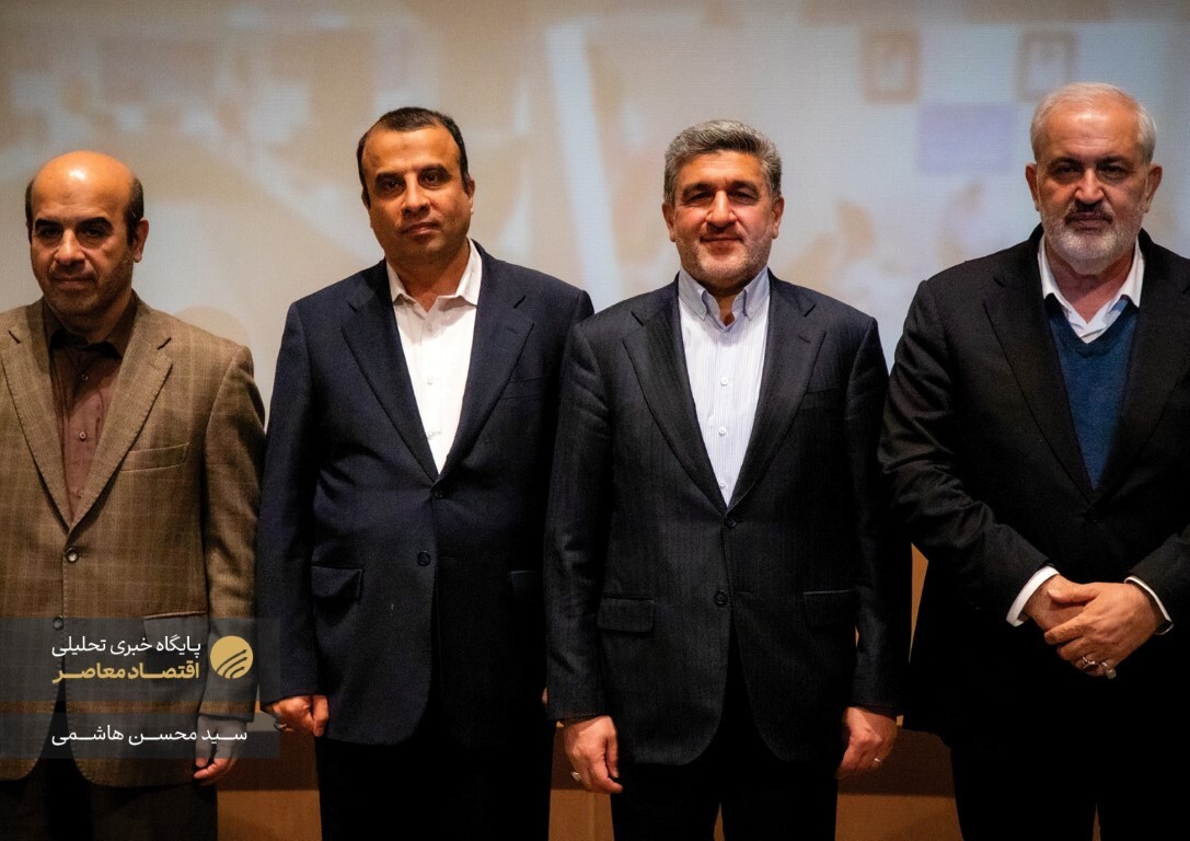 امروز ۲۰ آذر از تابلوی بهینه سازی برق در بازار بهینه سازی انرژی و محیط زیست در محل وزارت نیرو با حضور حجت‌الله صیدی، رئیس سازمان بورس و اوراق بهادار و عباس علی‌آبادی، وزیر نیرو و فعالان صنایع مختلف رونمایی شد.