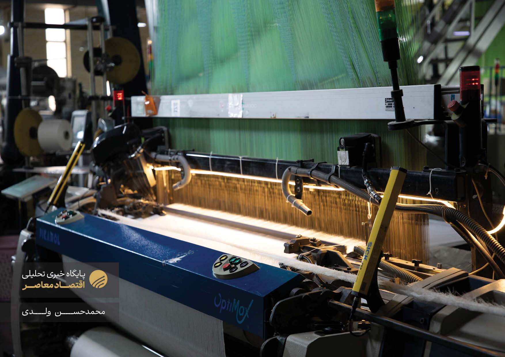 در دل کویر، جایی که آفتاب بی‌امان می‌تابد، چرخ‌های صنعت نساجی هنوز پرتوان می‌چرخند. این گزارش تصویری نگاهی دارد به یکی از شرکت‌های تولید پارچه در یزد.