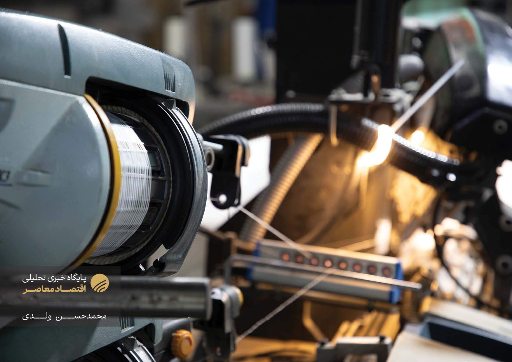 در دل کویر، جایی که آفتاب بی‌امان می‌تابد، چرخ‌های صنعت نساجی هنوز پرتوان می‌چرخند. این گزارش تصویری نگاهی دارد به یکی از شرکت‌های تولید پارچه در یزد.