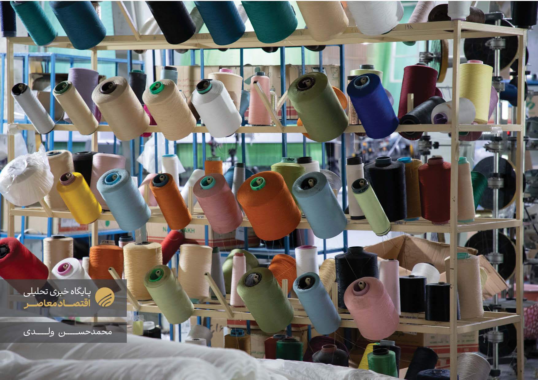 در دل کویر، جایی که آفتاب بی‌امان می‌تابد، چرخ‌های صنعت نساجی هنوز پرتوان می‌چرخند. این گزارش تصویری نگاهی دارد به یکی از شرکت‌های تولید پارچه در یزد.