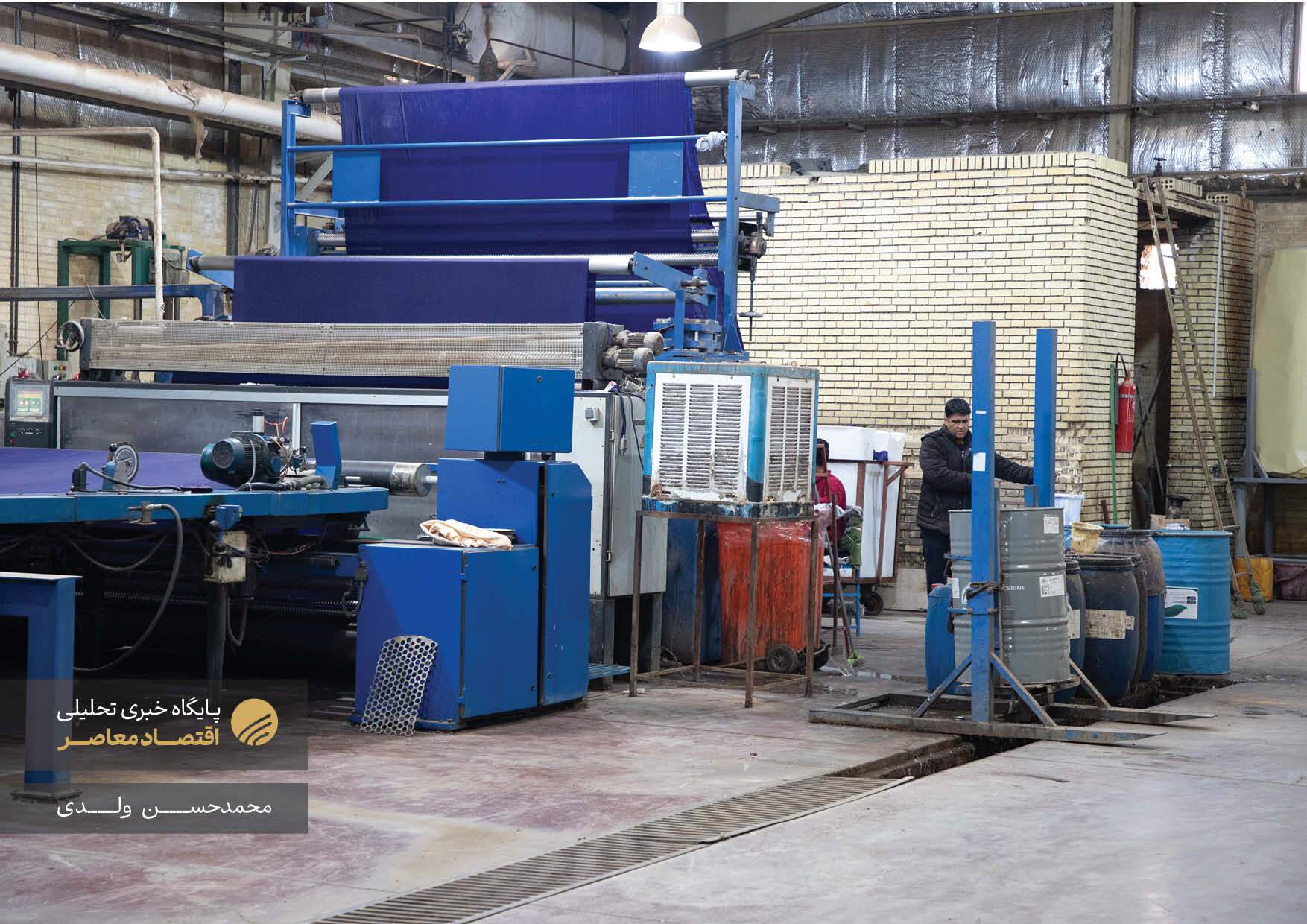 در دل کویر، جایی که آفتاب بی‌امان می‌تابد، چرخ‌های صنعت نساجی هنوز پرتوان می‌چرخند. این گزارش تصویری نگاهی دارد به یکی از شرکت‌های تولید پارچه در یزد.