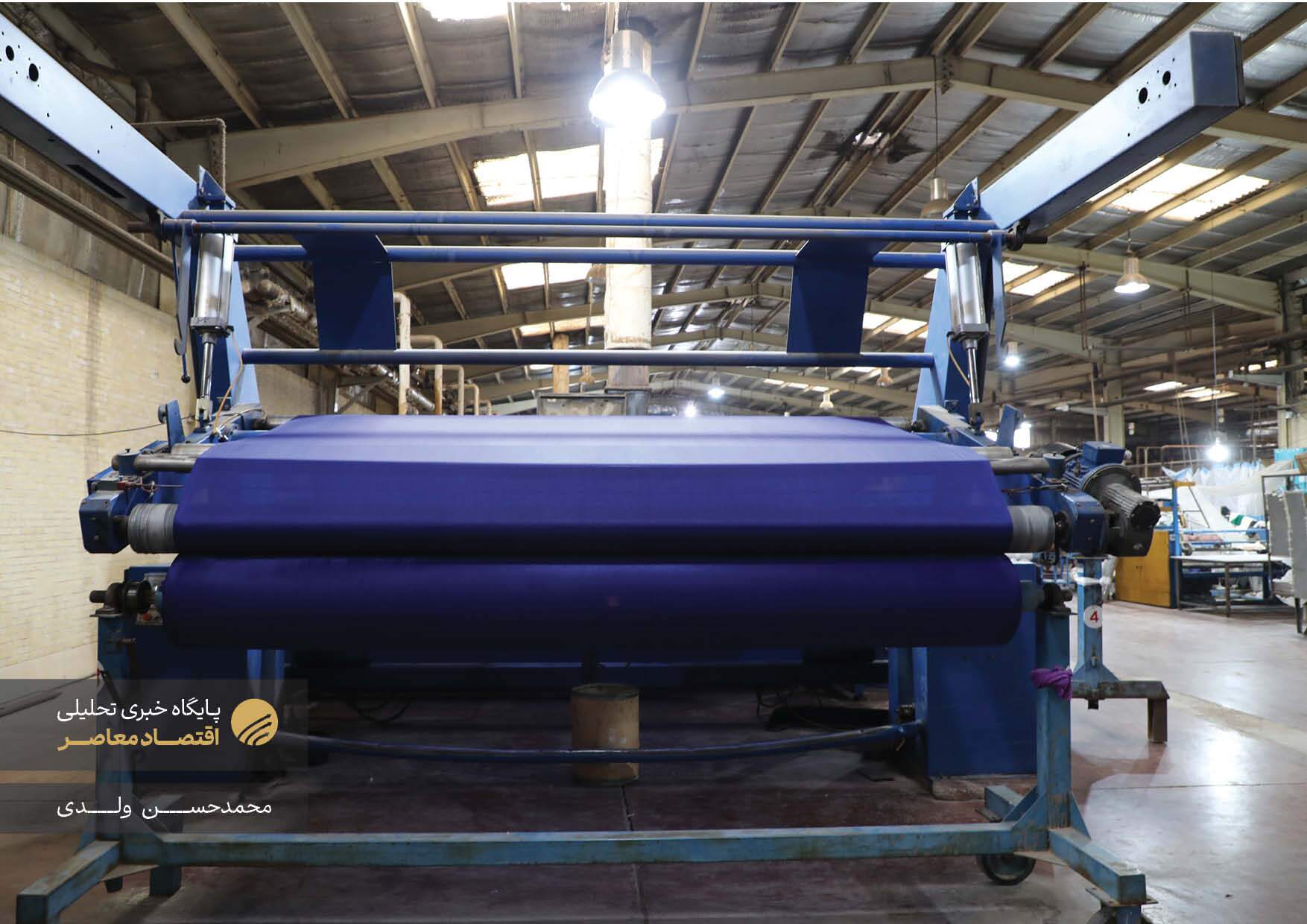 در دل کویر، جایی که آفتاب بی‌امان می‌تابد، چرخ‌های صنعت نساجی هنوز پرتوان می‌چرخند. این گزارش تصویری نگاهی دارد به یکی از شرکت‌های تولید پارچه در یزد.