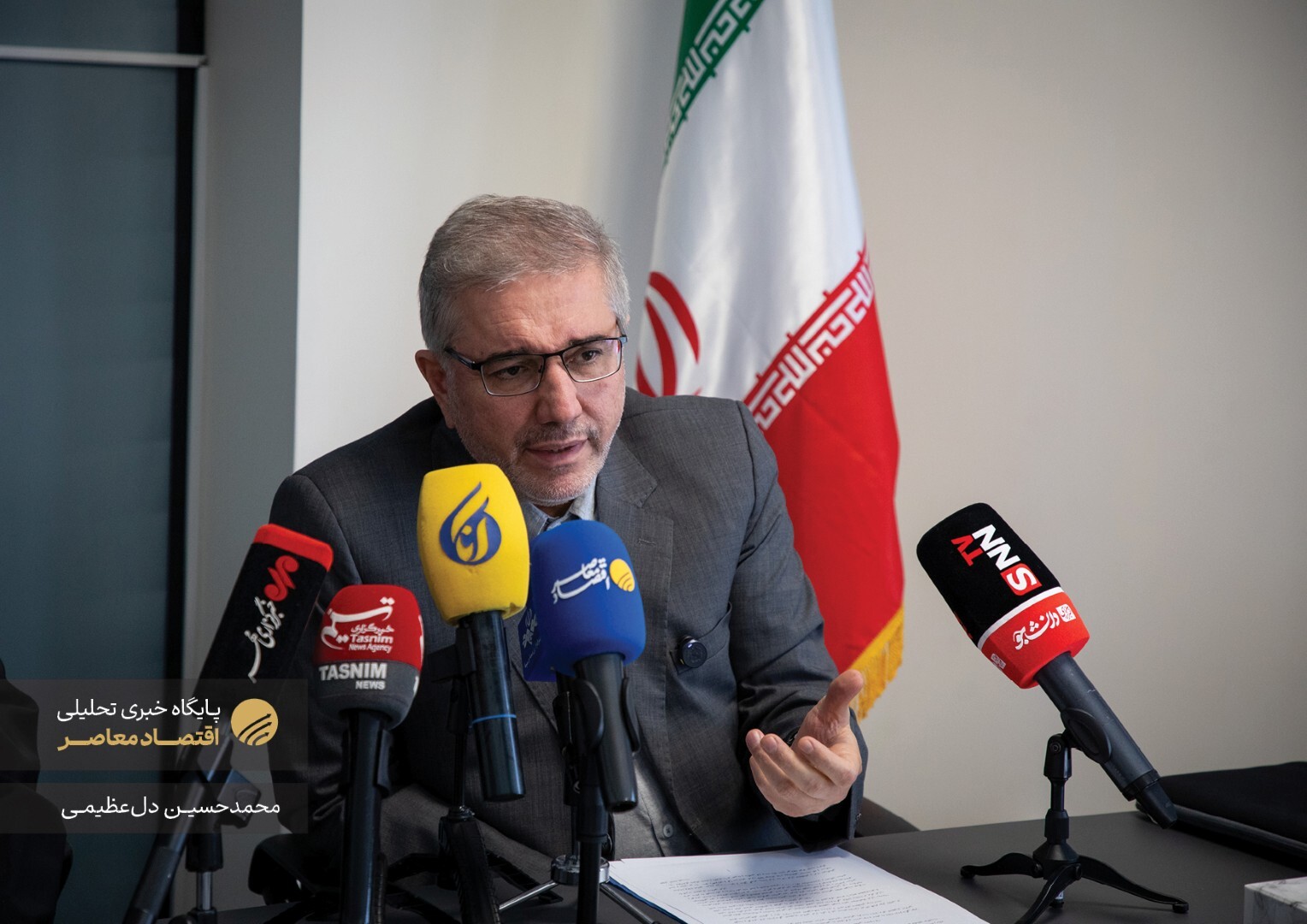 ظهر امروز بنیاد بین‌المللی شهید رئیسی نشست خبری تحت عنوان «یکسال بعد از وعده صادق یک؛ از تدابیر اقتصادی تا تمهیدات میدان» با حضور مهدی صفری معاون دیپلماسی اقتصادی وزیر امور خارجه دولت سیزدهم و داود منظور معاون رئیس جمهور دولت سیزدهم برگزار کرد.