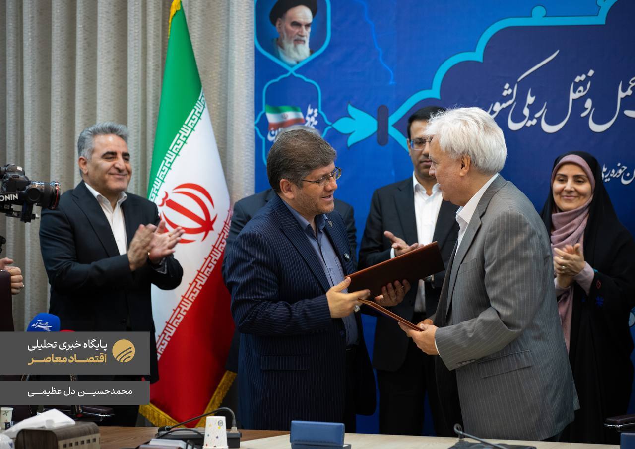 امروز ۳۱ فروردین ۱۴۰۴ در سال «سرمایه گذاری برای تولید»، در مراسمی با حضور وزیر راه و شهرسازی، مدیرعامل شرکت راه‌آهن، مدیرعامل شرکت بهینه‌سازی مصرف سوخت و رئیس کمیسیون عمران مجلس، دو تفاهمنامه سرمایه گذاری به میزان ۶۴ هزار میلیارد تومان از سوی مدیرعامل راه‌آهن با شرکت قطار‌های آوان ریل (منتسب به بابک زنجانی) و کشت و صنعت پارس افق هشتگرد به امضا رسید.