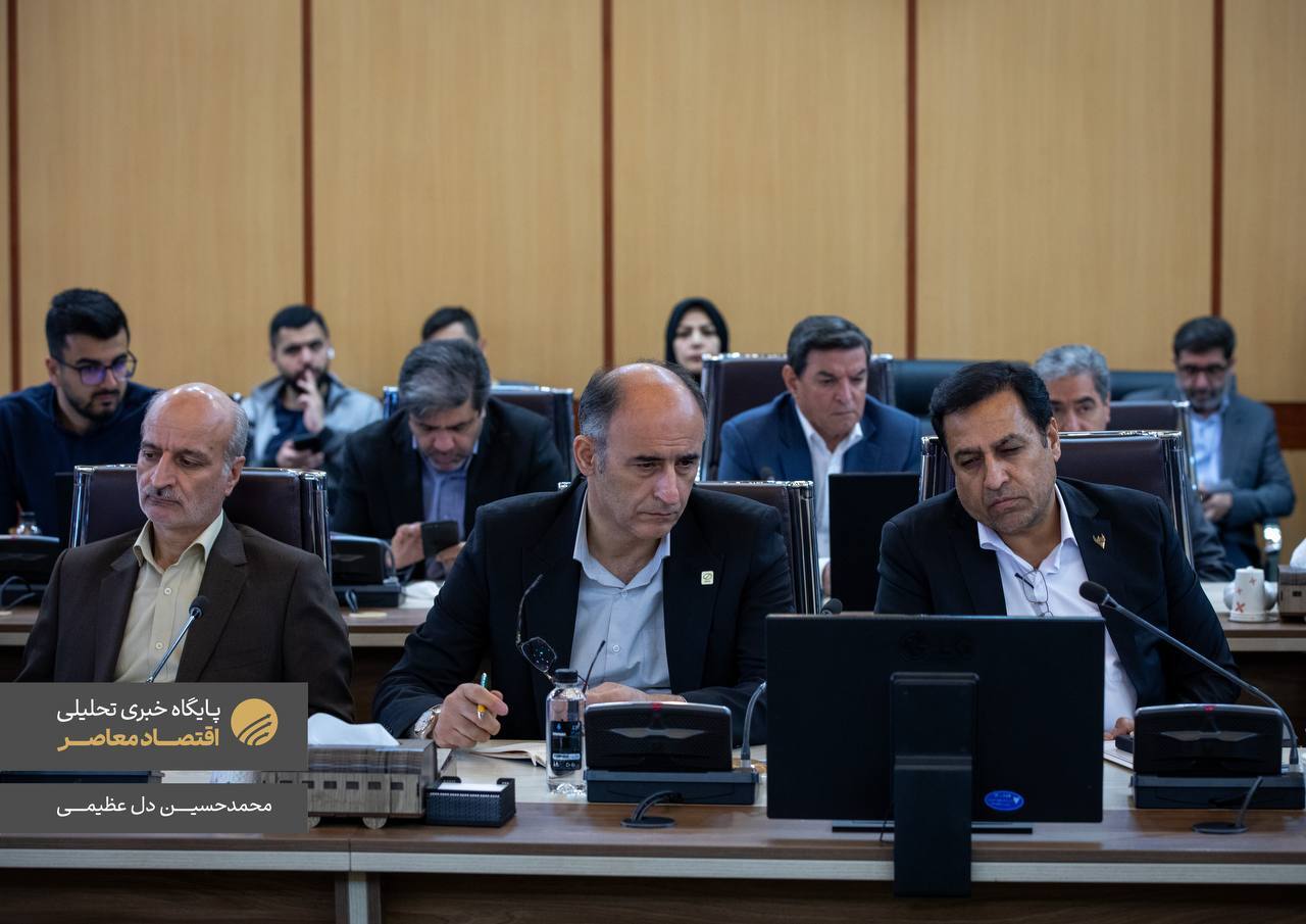 امروز ۳۱ فروردین ۱۴۰۴ در سال «سرمایه گذاری برای تولید»، در مراسمی با حضور وزیر راه و شهرسازی، مدیرعامل شرکت راه‌آهن، مدیرعامل شرکت بهینه‌سازی مصرف سوخت و رئیس کمیسیون عمران مجلس، دو تفاهمنامه سرمایه گذاری به میزان ۶۴ هزار میلیارد تومان از سوی مدیرعامل راه‌آهن با شرکت قطار‌های آوان ریل (منتسب به بابک زنجانی) و کشت و صنعت پارس افق هشتگرد به امضا رسید.