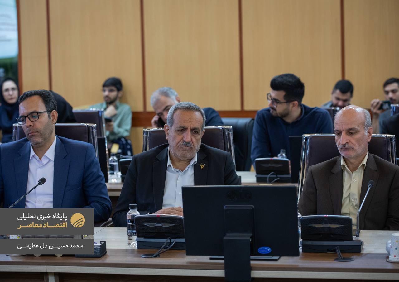 امروز ۳۱ فروردین ۱۴۰۴ در سال «سرمایه گذاری برای تولید»، در مراسمی با حضور وزیر راه و شهرسازی، مدیرعامل شرکت راه‌آهن، مدیرعامل شرکت بهینه‌سازی مصرف سوخت و رئیس کمیسیون عمران مجلس، دو تفاهمنامه سرمایه گذاری به میزان ۶۴ هزار میلیارد تومان از سوی مدیرعامل راه‌آهن با شرکت قطار‌های آوان ریل (منتسب به بابک زنجانی) و کشت و صنعت پارس افق هشتگرد به امضا رسید.