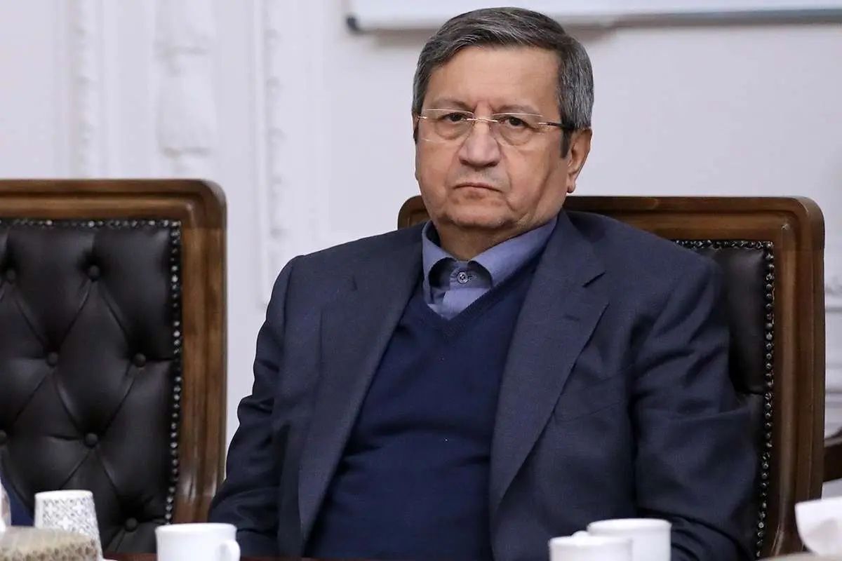 همتی: روند بازار ارز در حال آرام شدن است