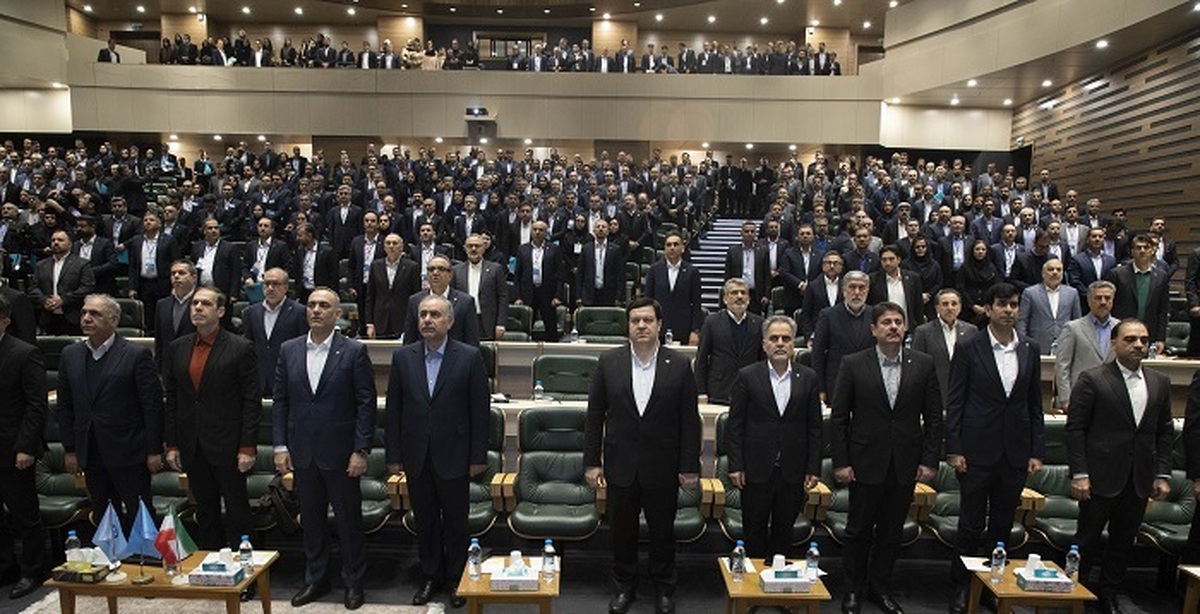 تجلیل از 26 رییس شعبه بانک ملت در گردهمایی روسای موفق شبكه بانكی كشور