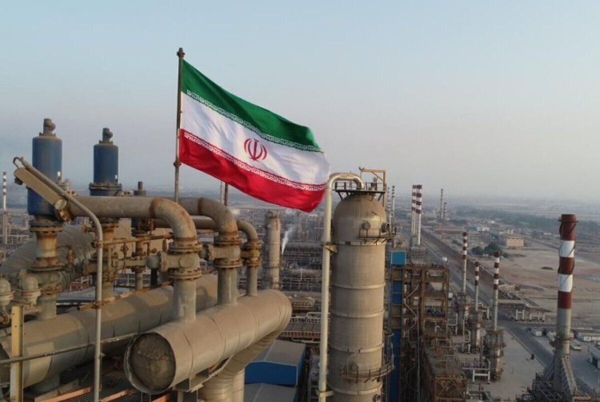 اذعان صندوق بینالمللی پول به ناکامی آمریکا در توقف صادرات نفت ایران