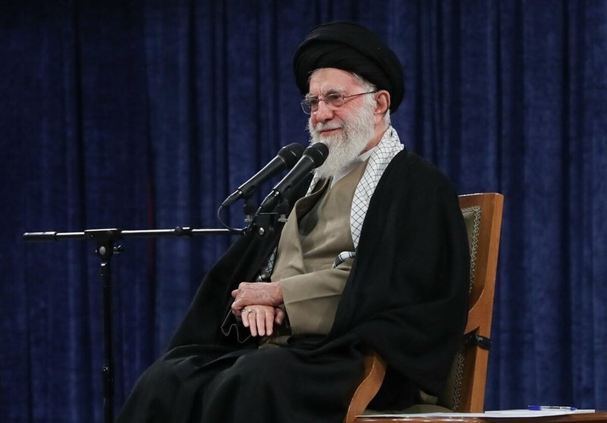 رهبر معظم انقلاب: آمریکا به همت ملتهای منطقه از این منطقه خواهد رفت