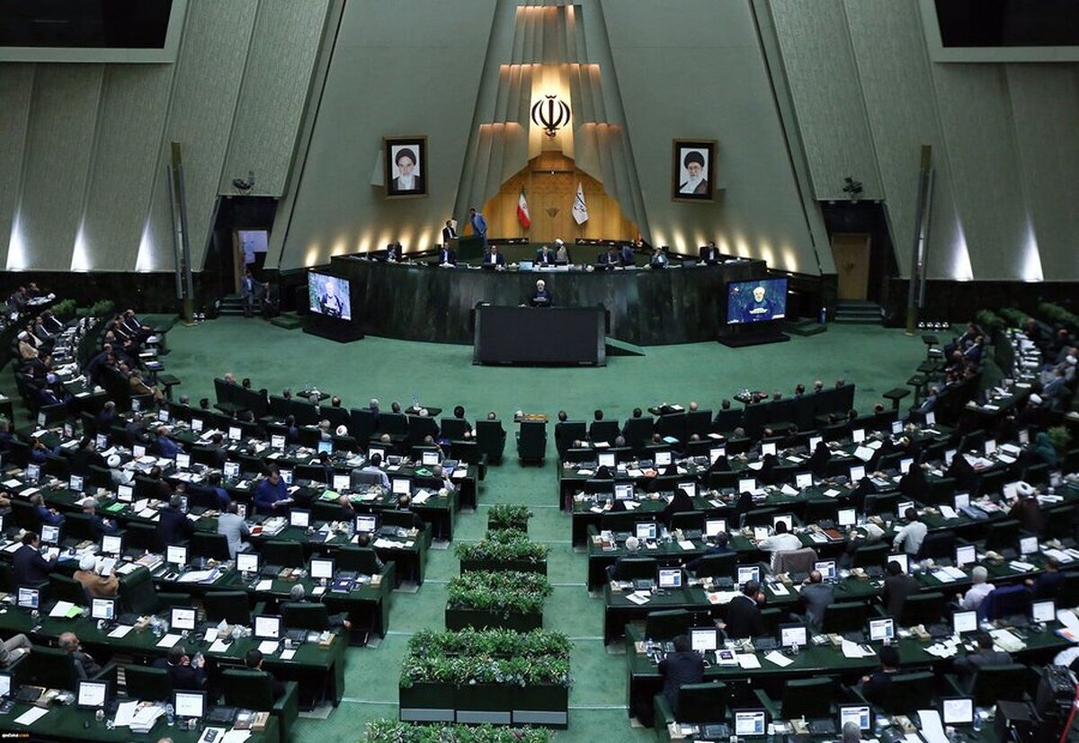 وزیر راه و مدیران بانکها به کمیسیون عمران میآیند