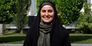 ماجرای اقامت وزیر راه در سوئیت رویال لوکسِ رو به دریای کیش؛ خانم صادق چه خبر از مسکن فقرا؟