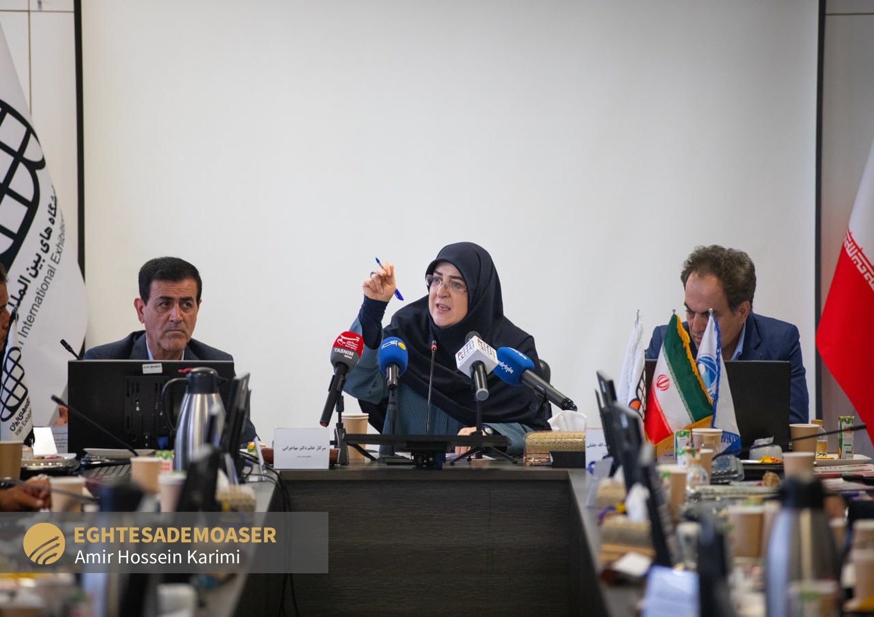 سخنگوی دولت در جمع مدیران نمایشگاهی با اشاره به ظرفیت بالای این صنعت در اشتغال‌زایی و تقویت تجارت خارجی، بر لزوم تمرکز بر مزیت‌های منطقه‌ای و حمایت از بخش خصوصی تأکید کرد.