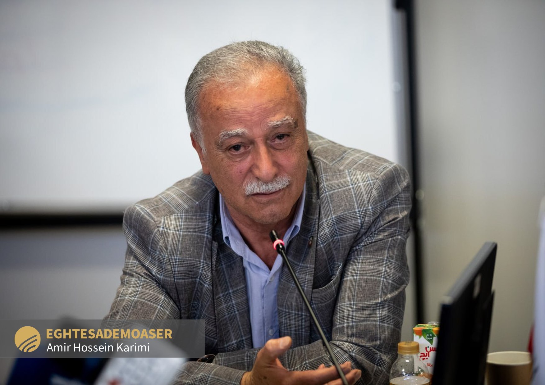 سخنگوی دولت در جمع مدیران نمایشگاهی با اشاره به ظرفیت بالای این صنعت در اشتغال‌زایی و تقویت تجارت خارجی، بر لزوم تمرکز بر مزیت‌های منطقه‌ای و حمایت از بخش خصوصی تأکید کرد.