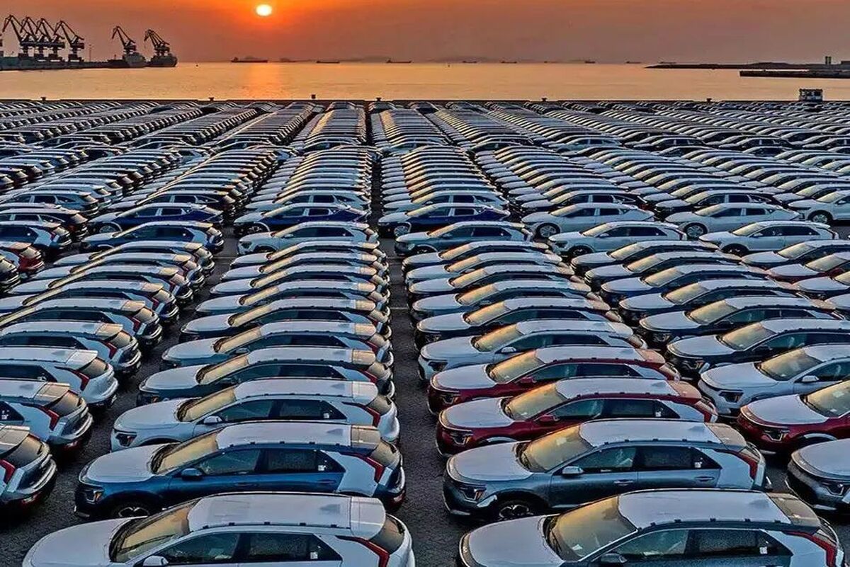ابهام ادامه‌دار در واردات خودرو؛ ۱۹ هزار دستگاه در بنادر معطل مانده‌اند
