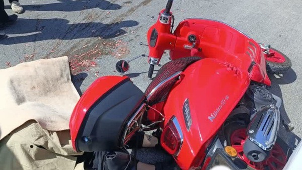 تصادف مرگبار موتورسوار زن با کامیون در اصفهان