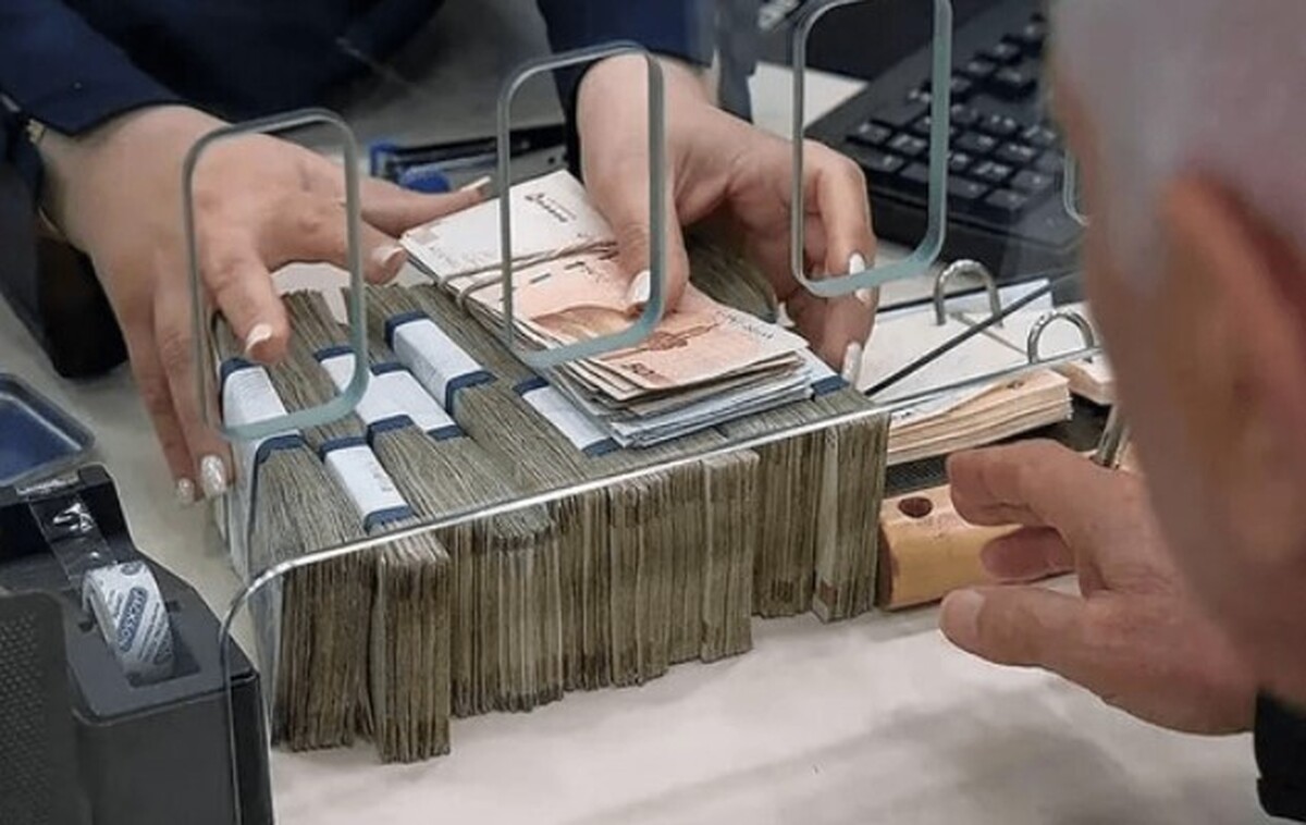 دام جذب پول، رئیس بانک شکار میکند