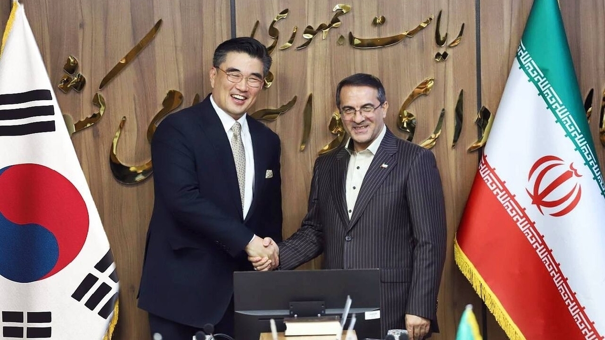 تأکید معاون رئیسجمهور بر همکاری با کره جنوبی در حوزه هوشمندسازی دولت