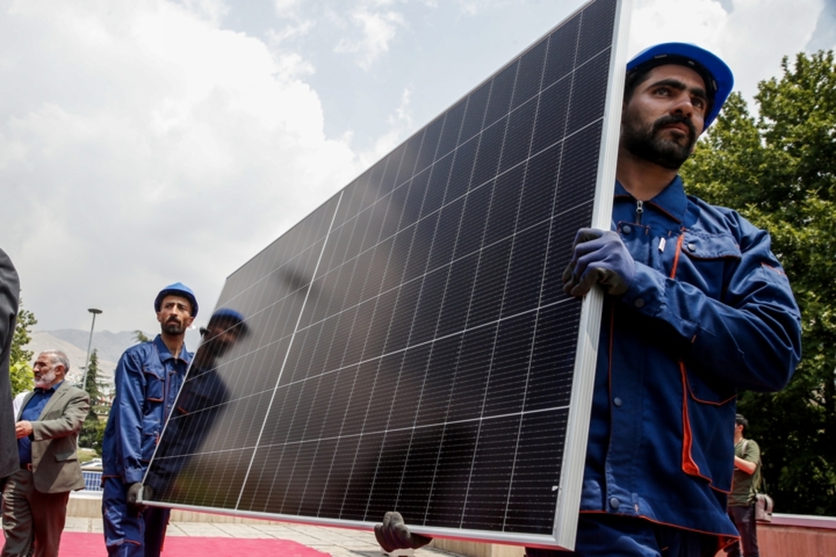 تجهیزات ساخت ۷ هزار مگاوات نیروگاه خورشیدی وارد کشور شد