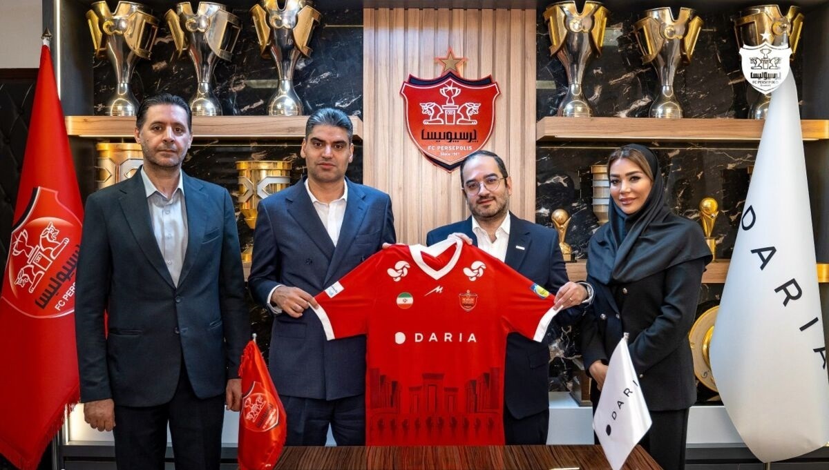 رونمایی از اسپانسر جدید پرسپولیس/ پیراهن سرخ با «داریا» عوض شد