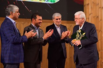 بانک پاسارگاد ۷۵ درصد وام‌ها را به شرکت‌ها و سهامدارانش داد + سند