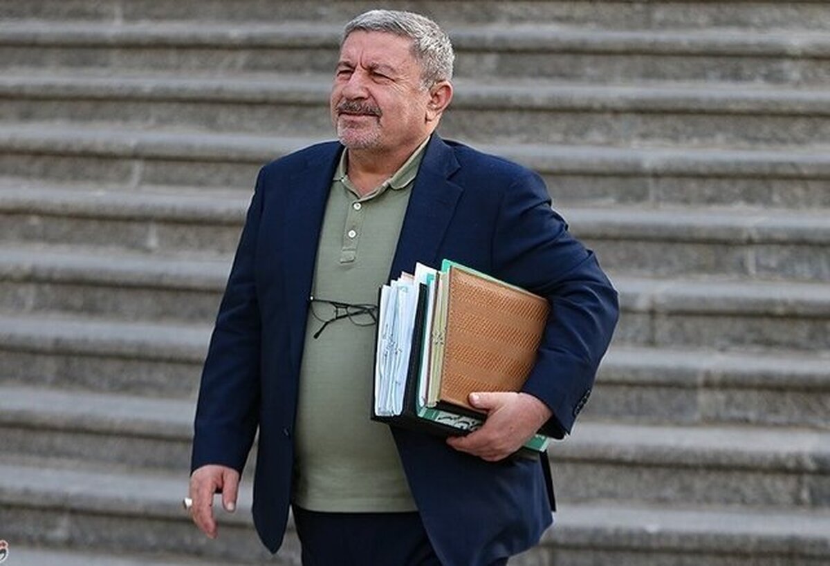 عارف می‌ماند