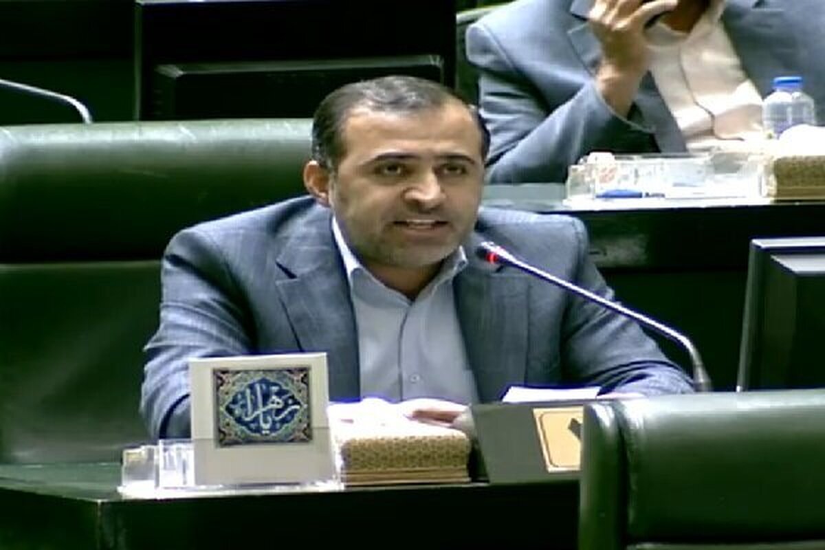 حسینی: بانک مرکزی برای مدیریت بازار ارز ورود جدیتری داشته باشد