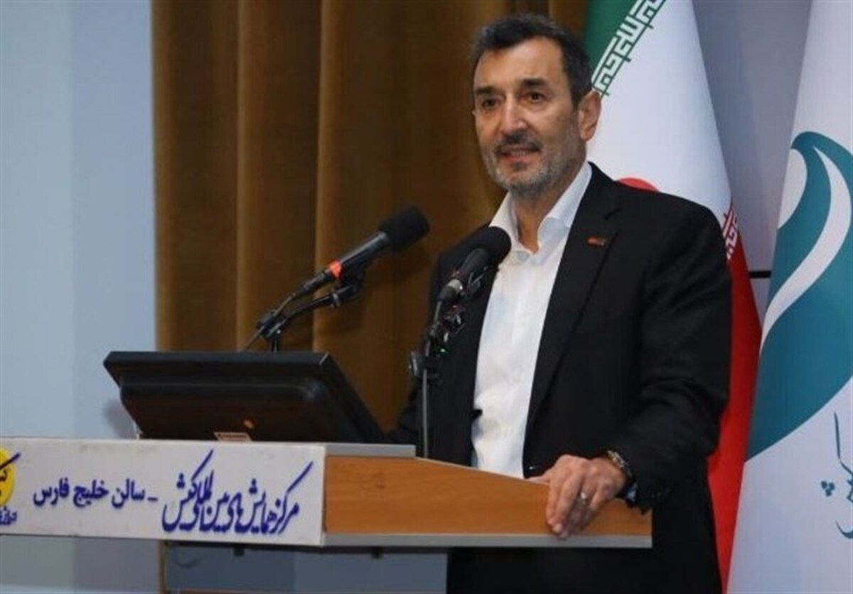 بازدید رئیس هیأت عامل ایمیدرو از غرفه چادرملو در نمایشگاه فولاد کیش