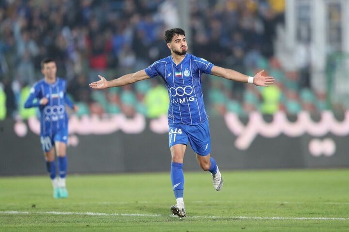 دلجویی ستاره استقلال از آسانی با قلب آبی+ عکس