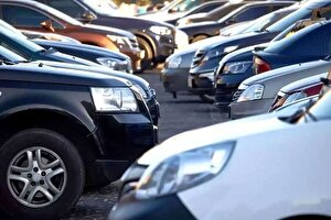 تخت گاز قیمت خودرو؛ کسی نمی‌خواهد ترمز بازار را بکشد؟