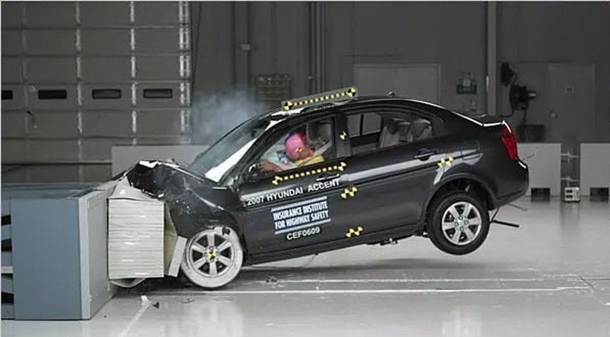تست تصادف خودرو باید قانون شود