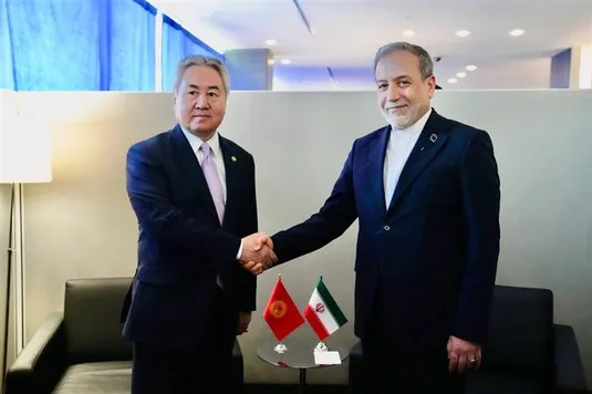 عراقچی با وزیر خارجه قرقیزستان دیدار کرد