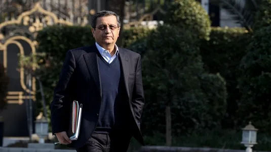 همتی: اقتصاد ایران با فروپاشی فاصله زیادی دارد