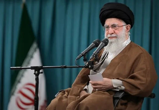 رهبر انقلاب: حج یک فریضه&zwnj; صددرصد سیاسی است