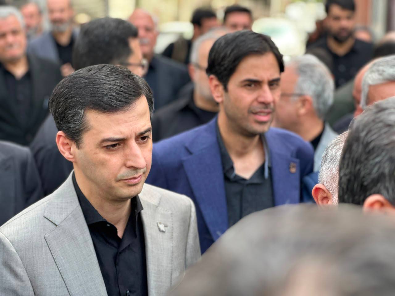 همراهی فرید دهقانی با وزیر صمت در بازدید از موکب چادرملو در آستانه مراسم تشییع رهبر شهید انقلاب