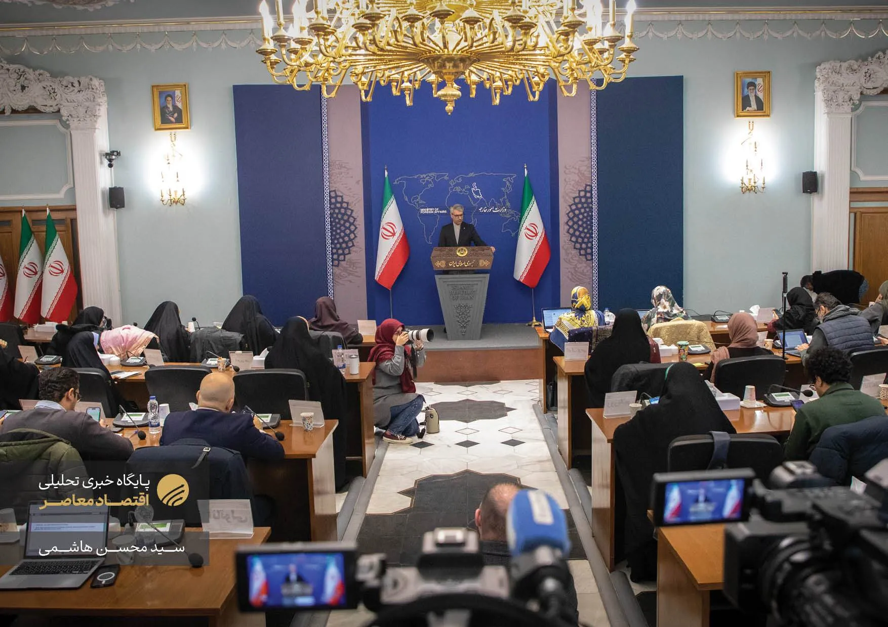 نشست خبری اسماعیل بقائی، سخنگوی وزارت امور خارجه جمهوری اسلامی ایران، صبح امروز (۲ بهمن‌ماه ۱۴۰۳) با حضور خبرنگاران داخلی و خارجی در ساختمان شماره ۸ وزارت امور خارجه برگزار شد.