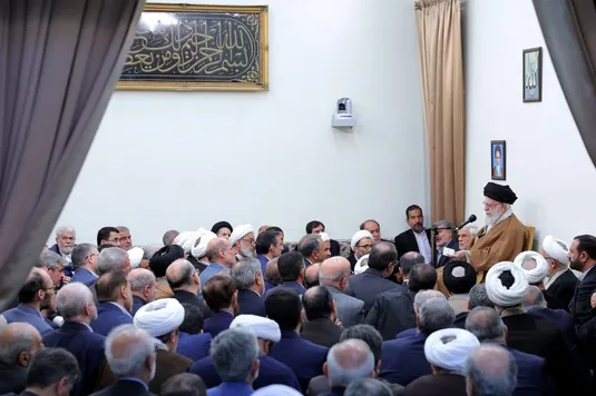 رهبر انقلاب: مسائل کشور را به گفت&zwnj;وگوها گره نزنیم
