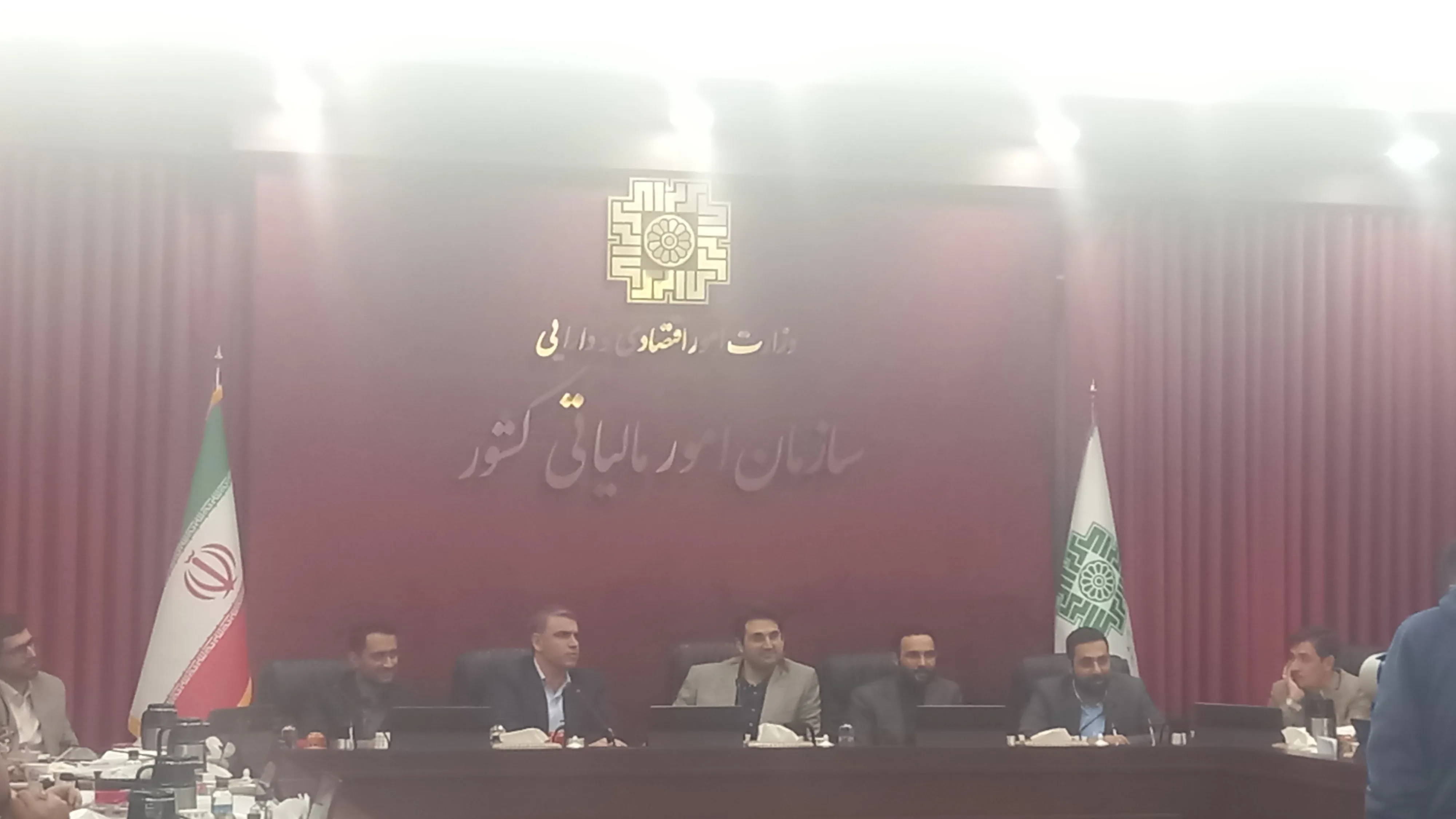 دریافت مالیات از تمامی شرکت‌های دولتی و خصوصی سود آور