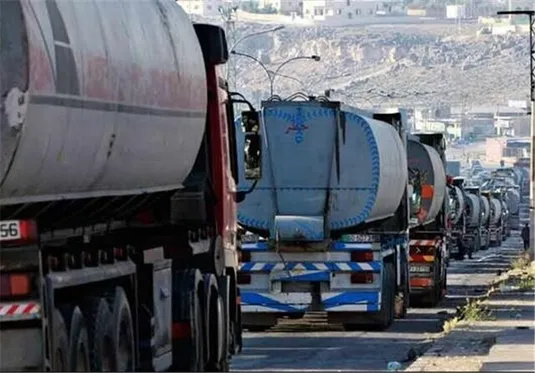 کندی تردد نفتکش&zwnj;های سوخت&zwnj;رسان به&zwnj;دلیل ترافیک فوق&zwnj;سنگین در جاده&zwnj;ها