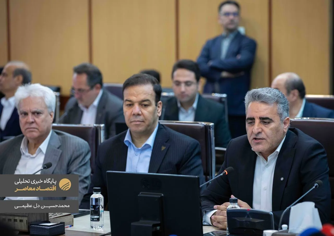 امروز ۳۱ فروردین ۱۴۰۴ در سال «سرمایه گذاری برای تولید»، در مراسمی با حضور وزیر راه و شهرسازی، مدیرعامل شرکت راه‌آهن، مدیرعامل شرکت بهینه‌سازی مصرف سوخت و رئیس کمیسیون عمران مجلس، دو تفاهمنامه سرمایه گذاری به میزان ۶۴ هزار میلیارد تومان از سوی مدیرعامل راه‌آهن با شرکت قطار‌های آوان ریل (منتسب به بابک زنجانی) و کشت و صنعت پارس افق هشتگرد به امضا رسید.
