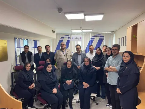 تقدیر مدیر امور روابط عمومی بانک ایران زمین از کارشناسان مرکز ارتباط با مشتریان