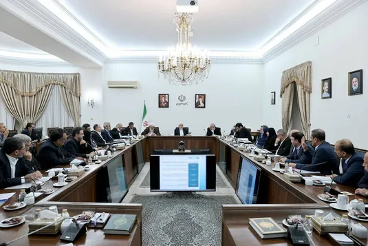 عارف: اموال مازاد برای سرمایه&zwnj;گذاری در تولید استفاده می&zwnj;شود